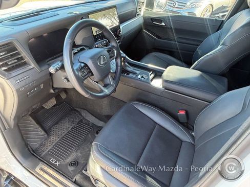 Used 2025 Lexus GX 550 w/ Accessory Package (31) image 12