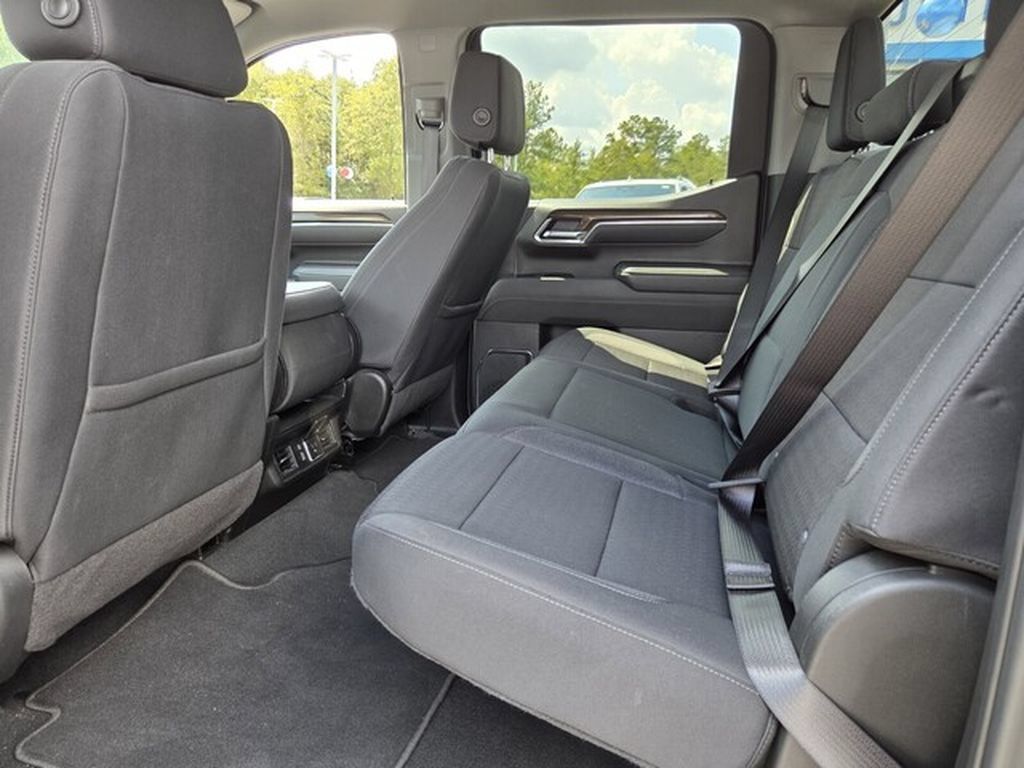 Used 2025 Chevrolet Silverado 1500 LT RWD image 12