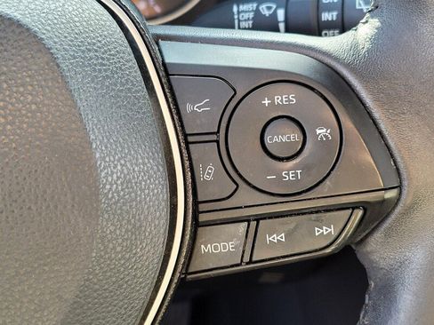 Used 2021 Toyota RAV4 XLE Premium image 23