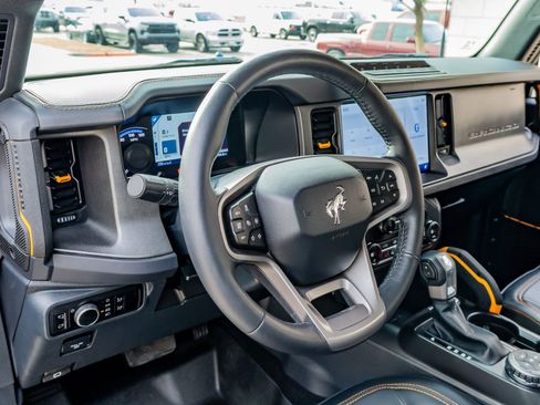 Used 2024 Ford Bronco Badlands image 17