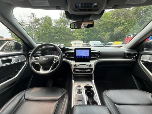 Used 2023 Ford Explorer XLT w/ Equipment Group 202A AWD/4WD image 23