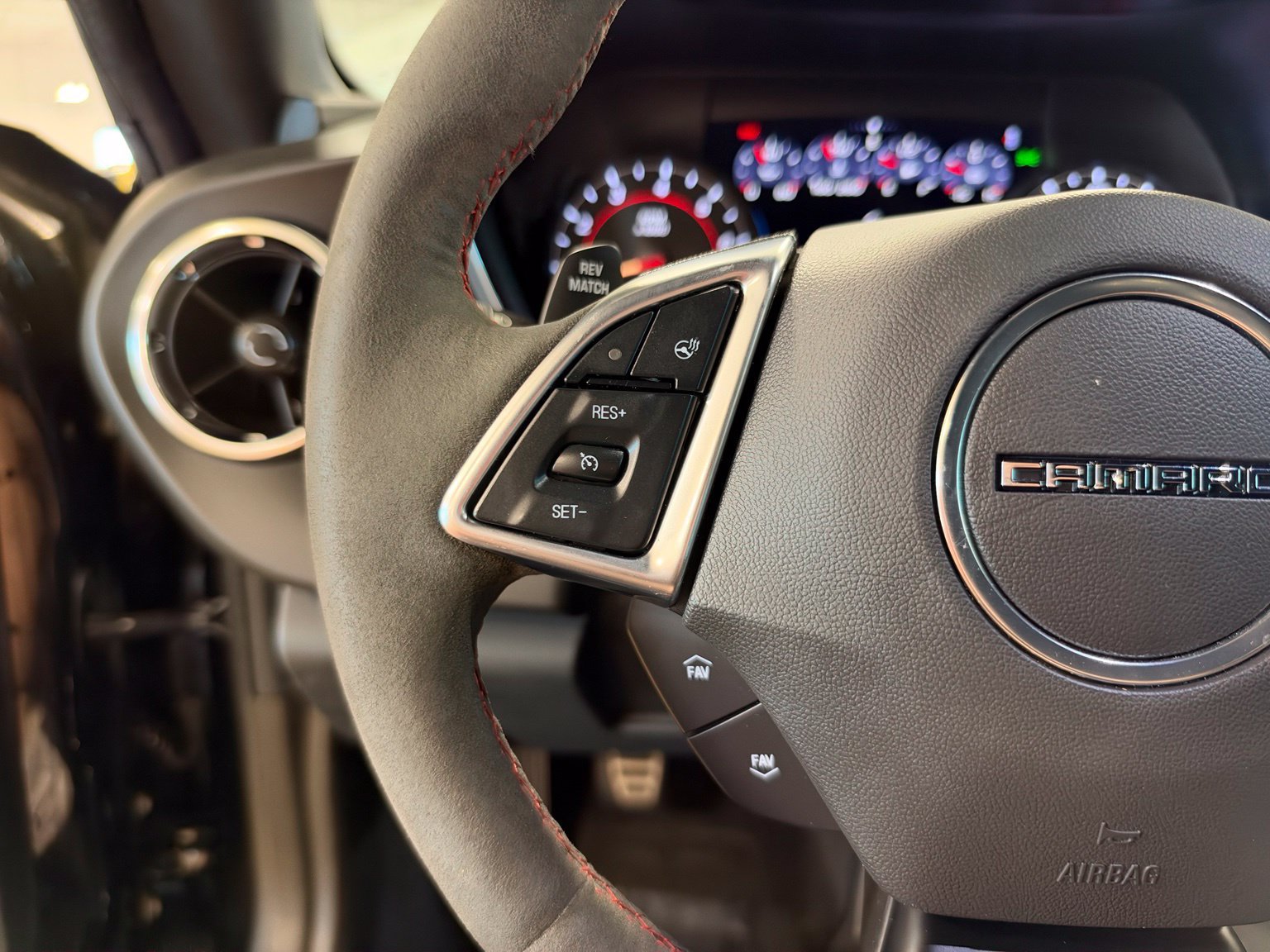 Used 2019 Chevrolet Camaro ZL1 RWD image 27