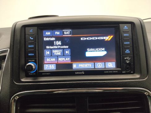 Used 2018 Dodge Grand Caravan SXT FWD image 25