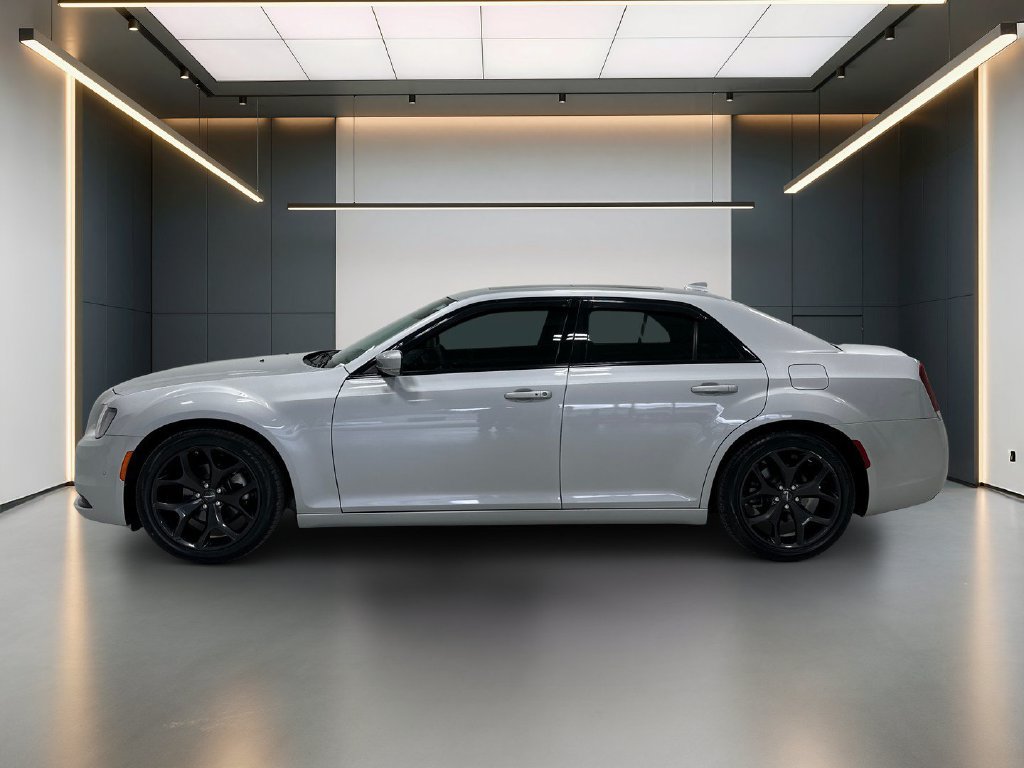 Used 2022 Chrysler 300 S w/ Comfort Group RWD image 2