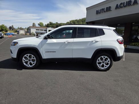 Used 2025 Jeep Compass Latitude AWD/4WD image 8