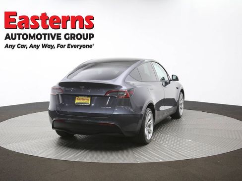 Used 2022 Tesla Model Y Long Range image 37