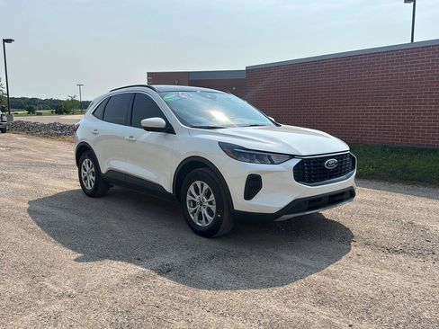 Used 2023 Ford Escape Active w/ Tech Pack #2 AWD/4WD image 2