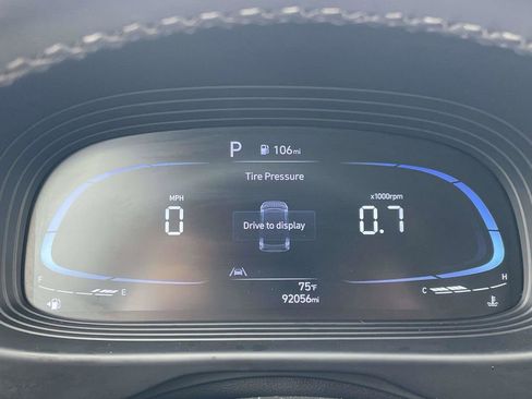Used 2024 Hyundai Venue SEL FWD image 25