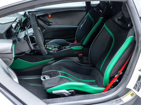 Used 2024 Lamborghini Huracan Sterrato AWD/4WD image 37