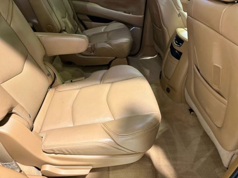 Used 2016 Cadillac Escalade Platinum image 32