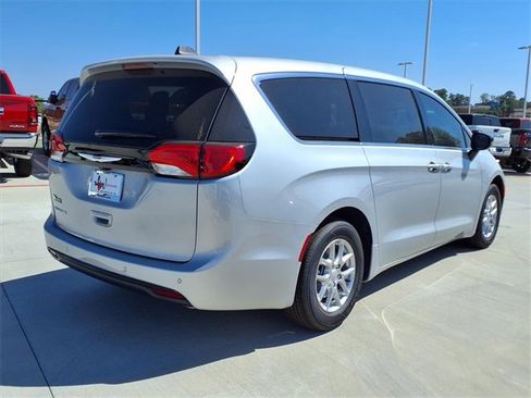 New 2026 Chrysler Voyager LX image 4
