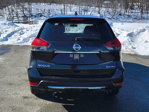 Used 2017 Nissan Rogue SV w/ SV Premium Package image 6