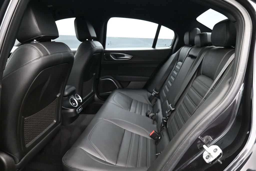 Used 2022 Alfa Romeo Giulia Quadrifoglio RWD image 21