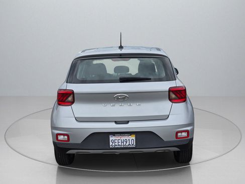 Certified 2023 Hyundai Venue SE image 7