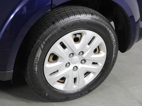 Used 2018 Dodge Journey SE image 10