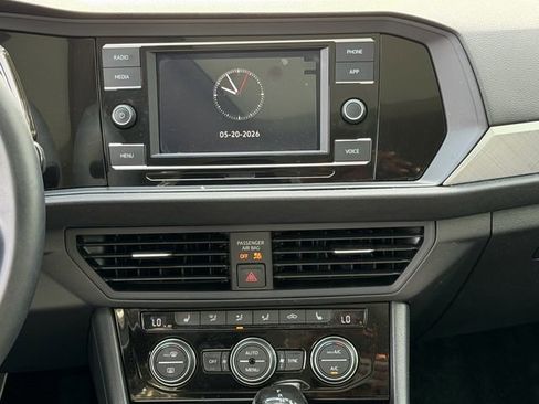 Certified 2024 Volkswagen Jetta SE FWD image 18
