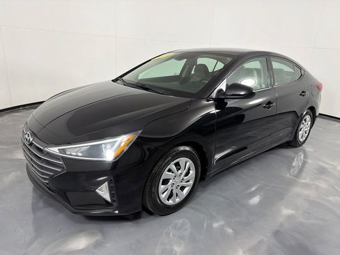 Used 2020 Hyundai Elantra SE w/ Cargo Package (C1) FWD image 9
