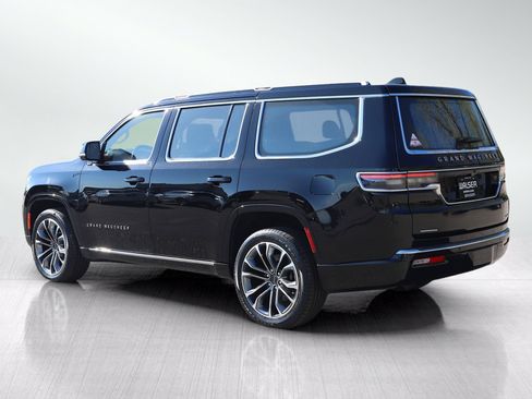 Used 2022 Jeep Grand Wagoneer Series III AWD/4WD image 3