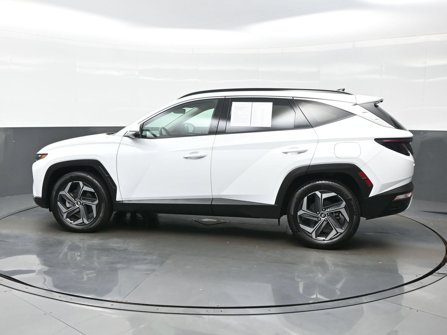 Certified 2024 Hyundai Tucson Limited AWD/4WD image 3