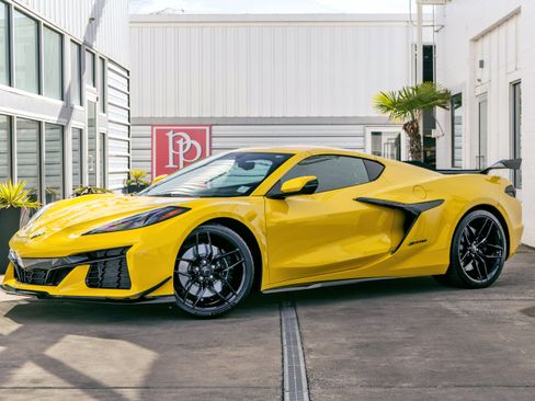 Used 2025 Chevrolet Corvette Z06 w/ Stealth Interior Trim Package image 9