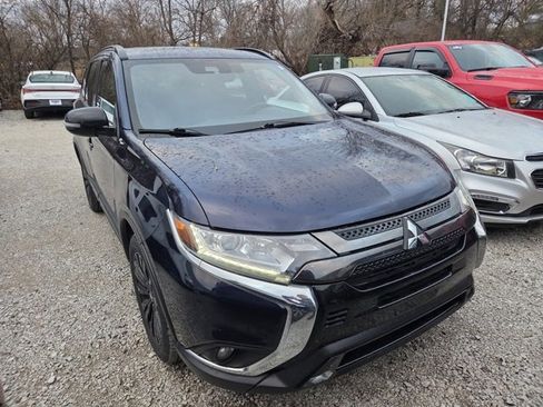 Used 2020 Mitsubishi Outlander LE image 3