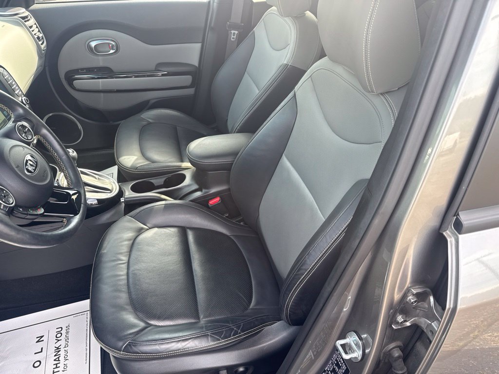 Used 2015 Kia Soul + w/ Primo Package FWD image 2