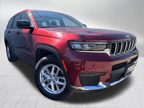 Used 2024 Jeep Grand Cherokee L Laredo image 3