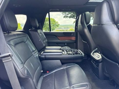 Used 2018 Lincoln Navigator Reserve AWD/4WD image 12