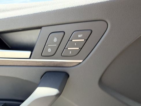 Used 2024 Audi Q5 e Premium AWD/4WD image 32