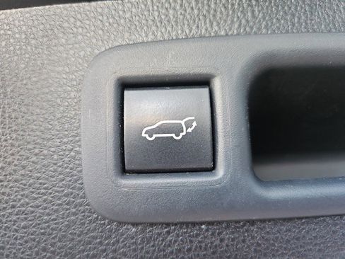 Used 2021 Toyota Highlander XLE image 26