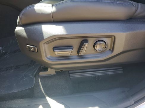 Used 2025 Toyota Tundra Platinum AWD/4WD image 22