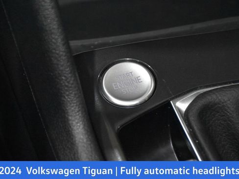 Used 2024 Volkswagen Tiguan SE image 14
