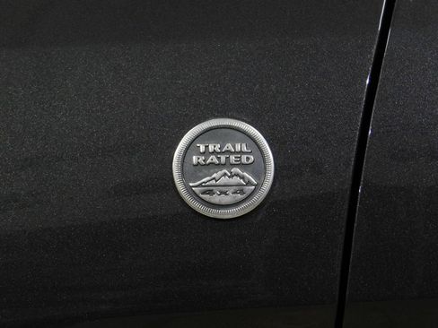 Used 2017 Jeep Grand Cherokee Overland image 21