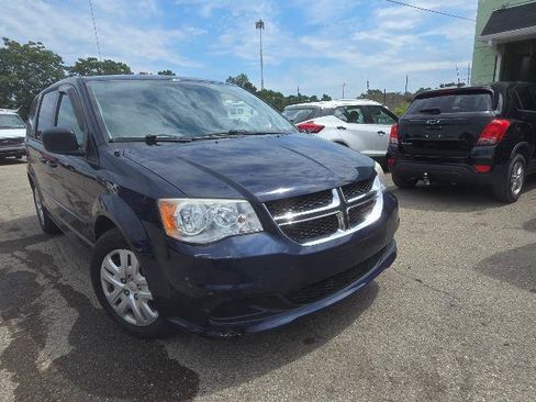 Used 2014 Dodge Grand Caravan SE w/ Quick Order Package 29E SE FWD image 2