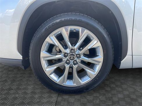 Used 2022 Toyota Highlander Limited image 14