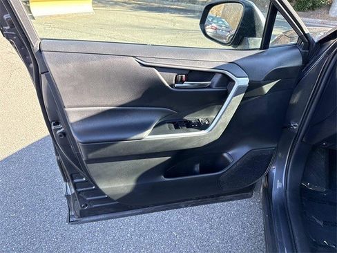 Used 2021 Toyota RAV4 XLE image 13