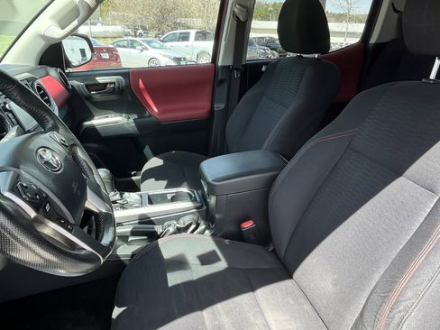 Used 2018 Toyota Tacoma SR5 image 14