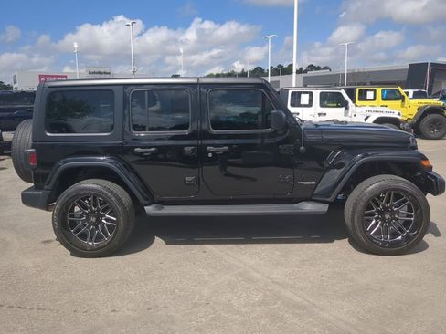 Used 2020 Jeep Wrangler Unlimited Sahara image 4