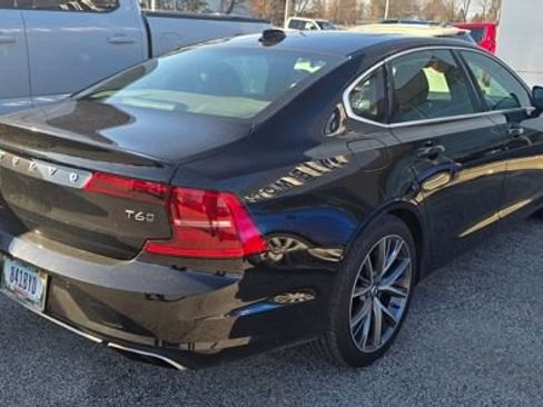 Used 2018 Volvo S90 T6 Momentum w/ Convenience Package image 3
