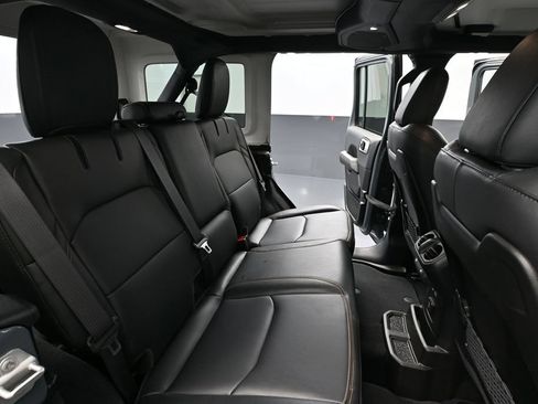 Used 2024 Jeep Wrangler Unlimited Sahara AWD/4WD image 42