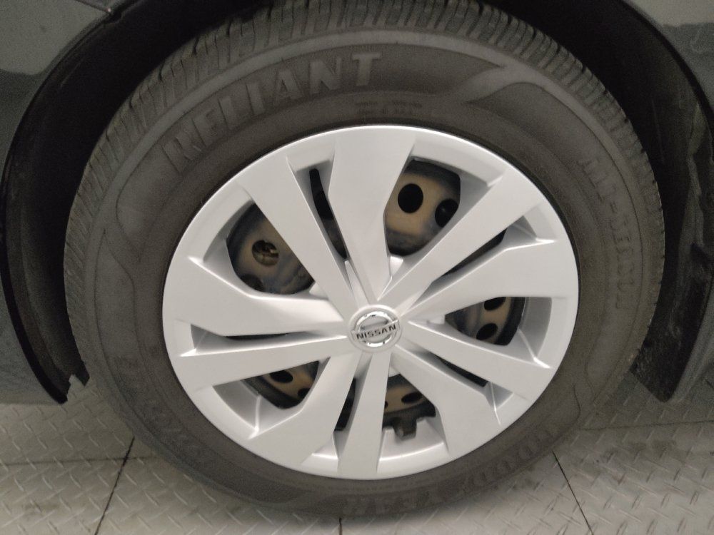 Used 2021 Nissan Versa S FWD image 31