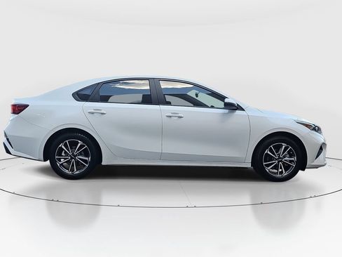 Used 2022 Kia Forte LXS w/ LXS Technology Package FWD image 4