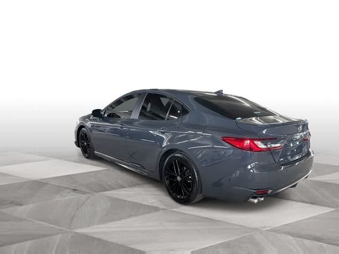 Used 2025 Toyota Camry SE FWD image 6