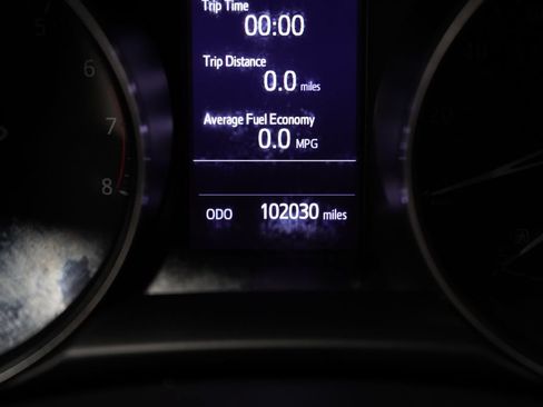 Used 2019 Toyota C-HR LE FWD image 17