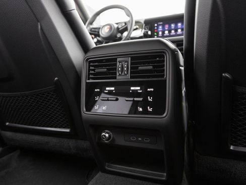 Certified 2026 Porsche Cayenne Coupe AWD/4WD image 28