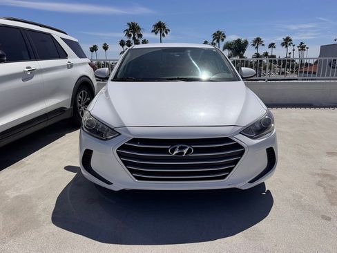 Used 2017 Hyundai Elantra SE image 2