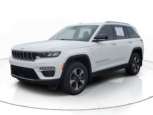 Used 2022 Jeep Grand Cherokee Limited 4xe w/ MOPAR Finishing Package AWD/4WD image 3