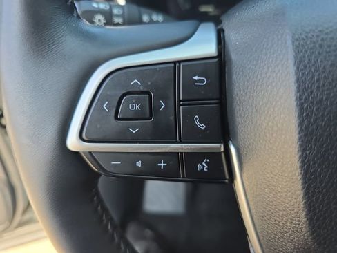 Used 2023 Toyota Highlander Limited image 17