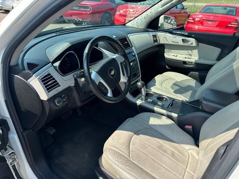 Used 2011 Chevrolet Traverse LTZ AWD/4WD image 9