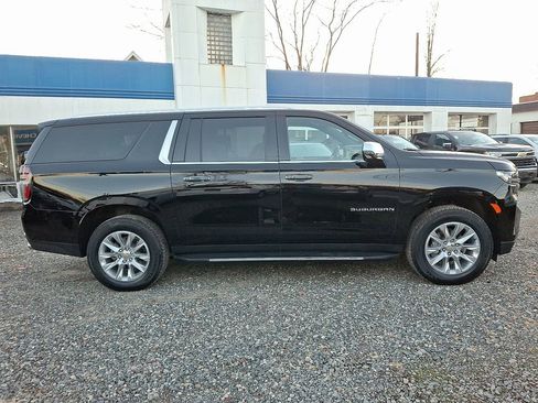 Used 2024 Chevrolet Suburban Premier w/ Premium Package image 9